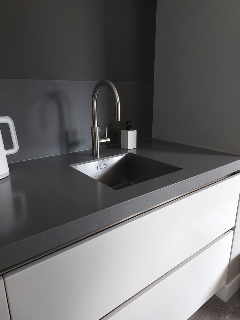 Strakke keuken met flex RVS door mij geïnstalleerd