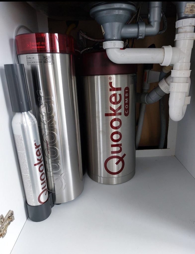Foto na installatie Quooker Cube en Combi+ reservoir